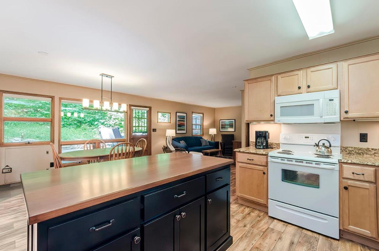 Secluded Oasis W Hot Tub, Screened-In Porch, Wifi! Berkeley Springs Eksteriør bilde