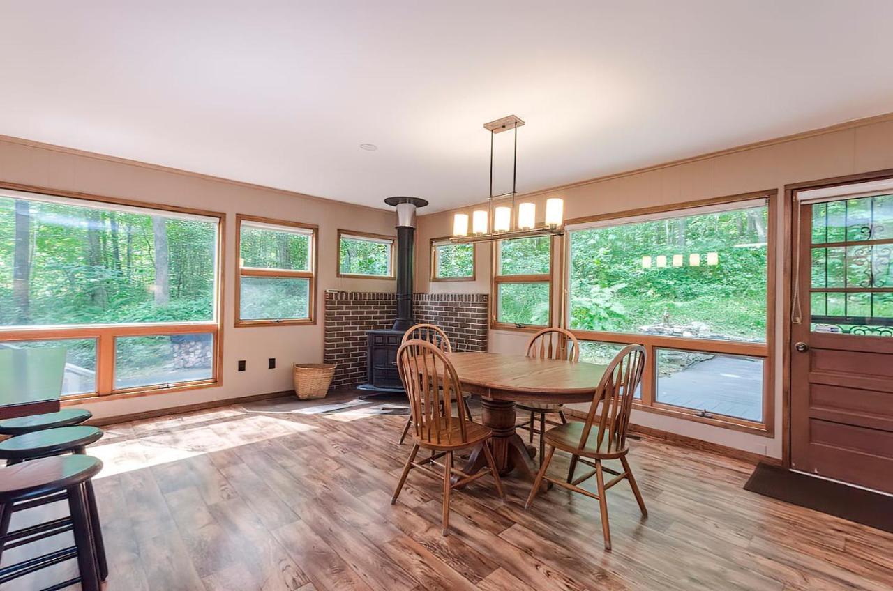 Secluded Oasis W Hot Tub, Screened-In Porch, Wifi! Berkeley Springs Eksteriør bilde
